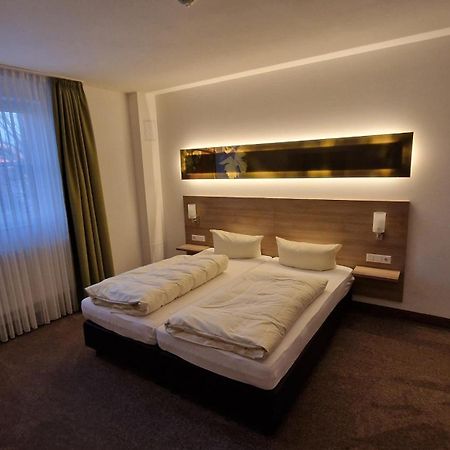 Schwarzer Adler - Hotel Garni Ipsheim Extérieur photo