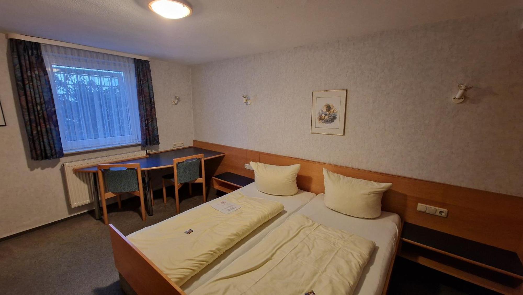 Schwarzer Adler - Hotel Garni Ipsheim Chambre photo