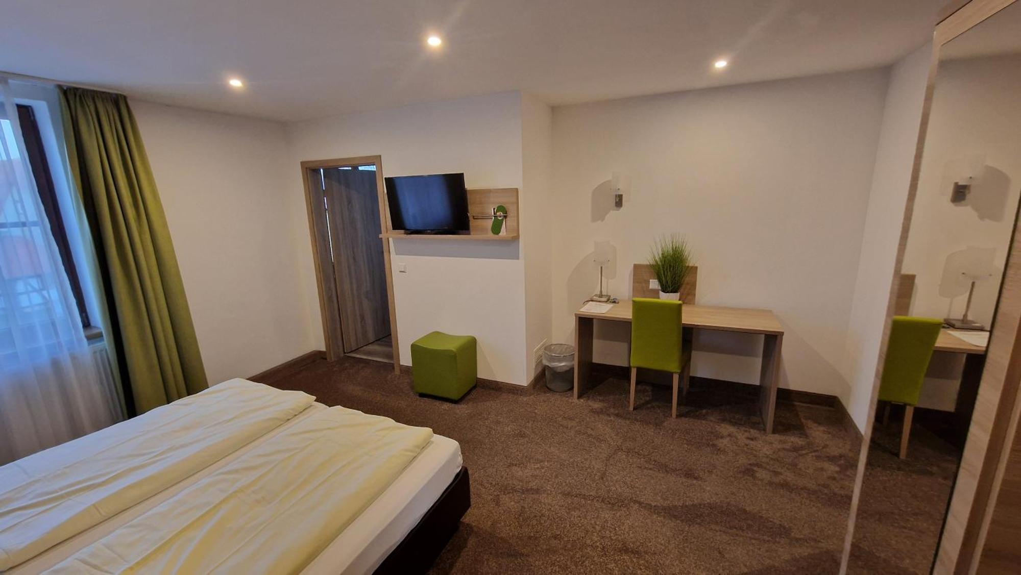 Schwarzer Adler - Hotel Garni Ipsheim Extérieur photo