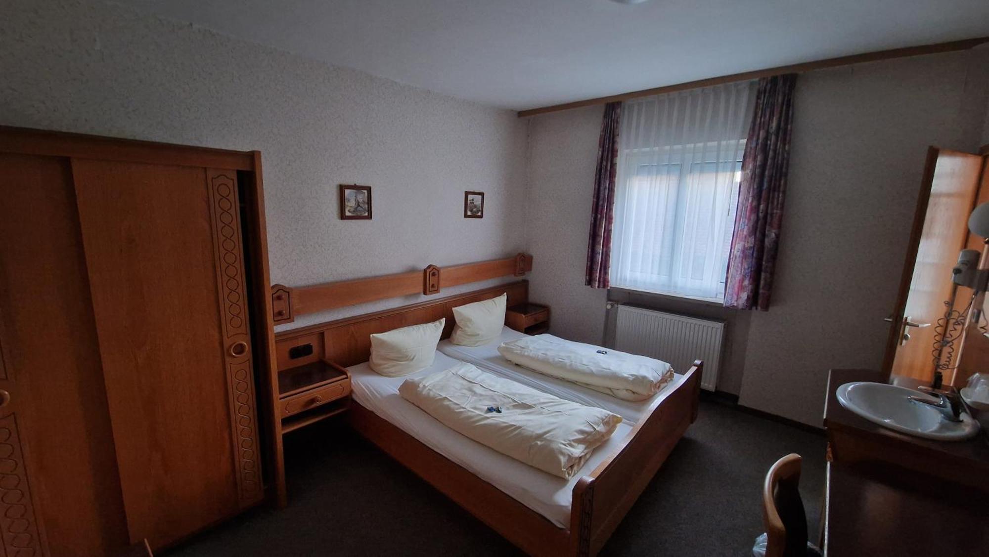 Schwarzer Adler - Hotel Garni Ipsheim Chambre photo