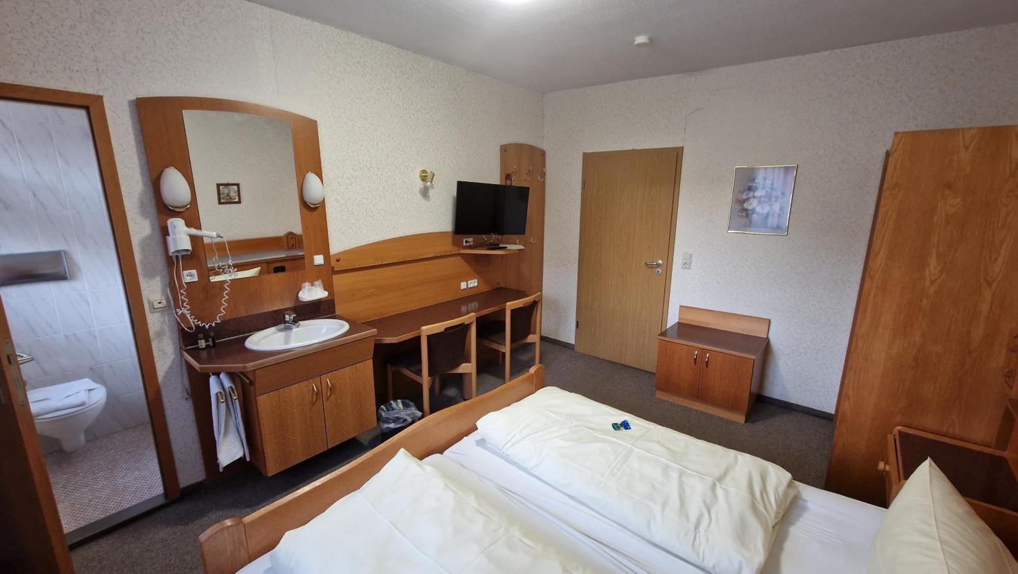 Schwarzer Adler - Hotel Garni Ipsheim Chambre photo