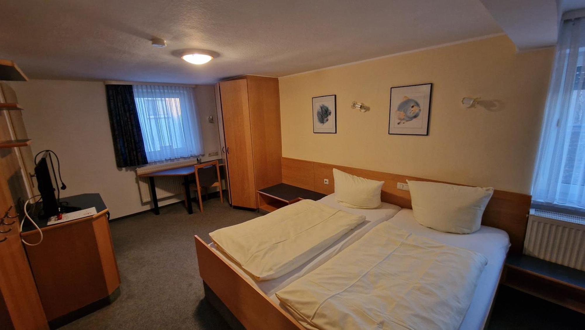 Schwarzer Adler - Hotel Garni Ipsheim Chambre photo